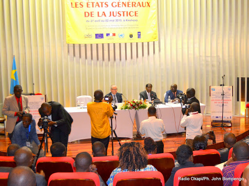 Conférence de presse animée par Alexis Thambwe Mwamba, ministre congolais de la Justice et Droits humains le 27/04/2015 à Kinshasa, lors de l’ouverture des travaux sur les états généraux de la Justice. Radio Okapi/Ph. John Bompengo